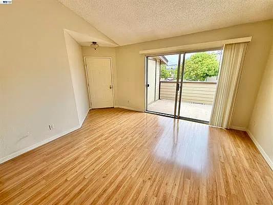 3835 Yorkshire St — Photo 13