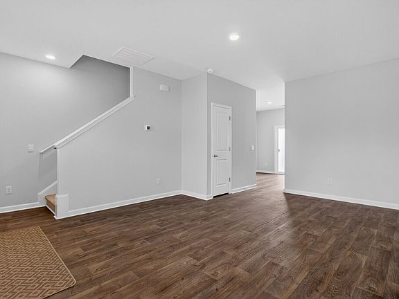 4th image of 132 River Hill Rd