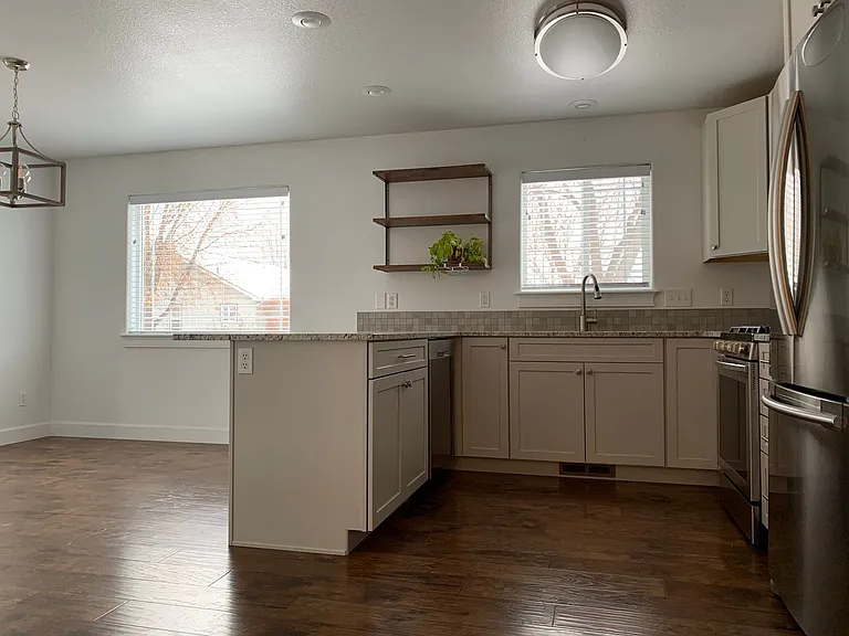 100 Stonegate Dr — Photo 4