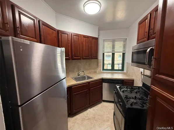1725 Purdy Street #1C, Bronx, NY 10462