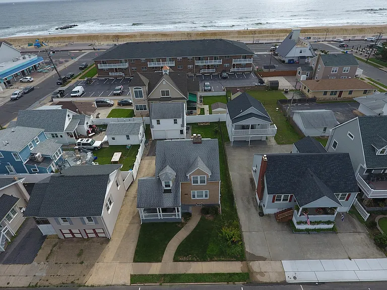 1704 Surf Ave — Photo 19