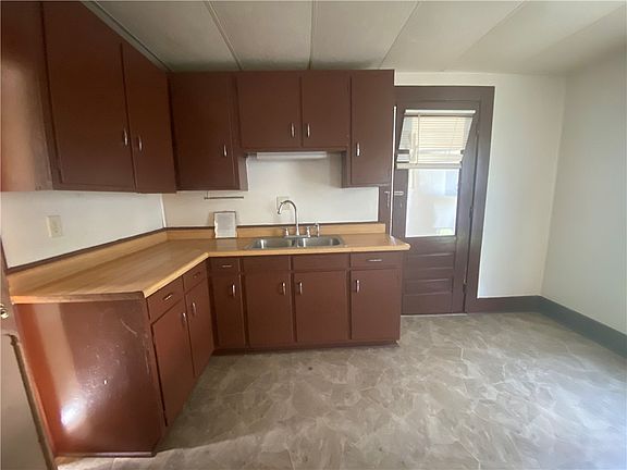 5th image of 416 2nd St
