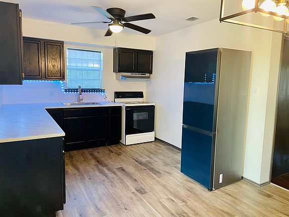 3rd image of 805 John Ave