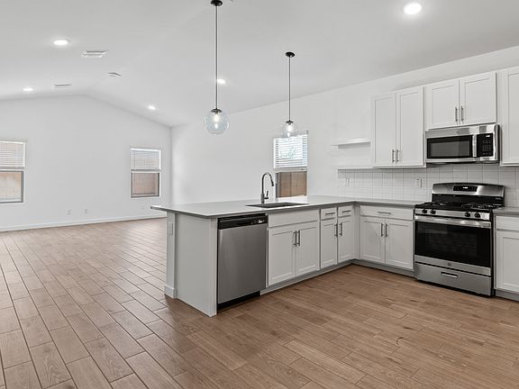 Kitchen with peninsula island