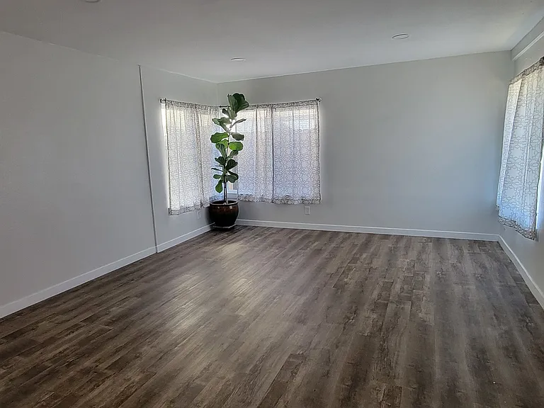 8676 Lynx Rd — Photo 2