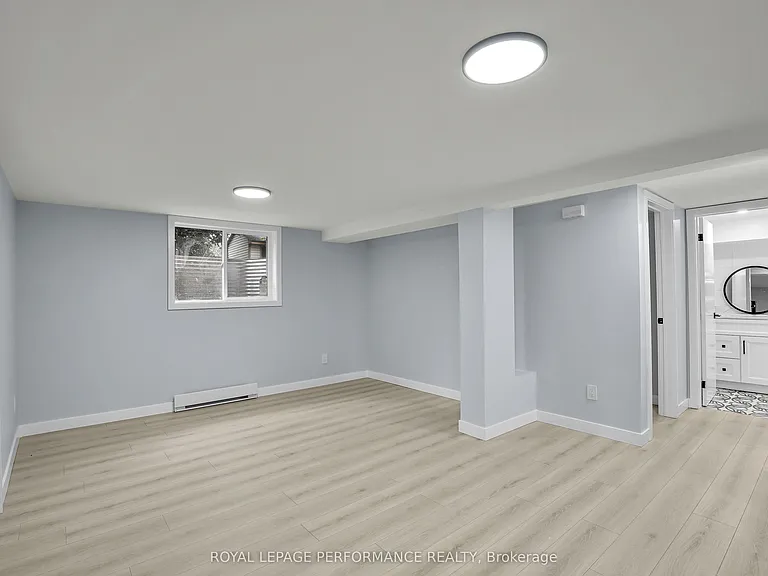 934 Smyth Rd #B — Photo 11