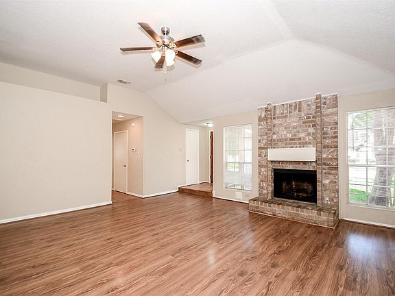5th image of 1718 Foxlake Dr