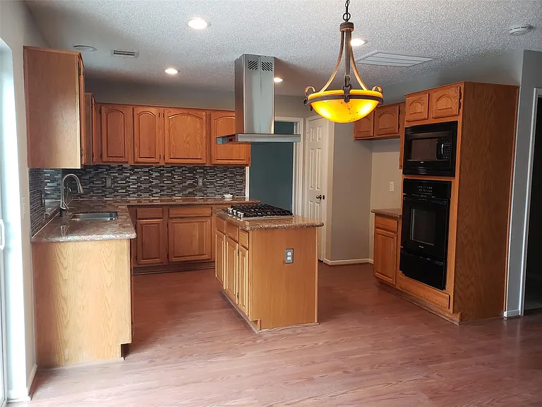8714 Warrenford Dr — Photo 8
