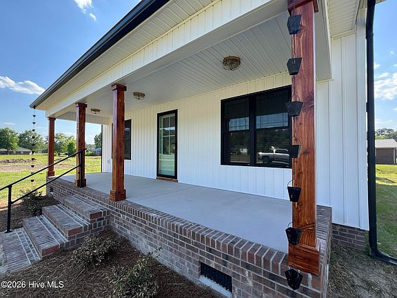 3rd image of 133 Hillside Street