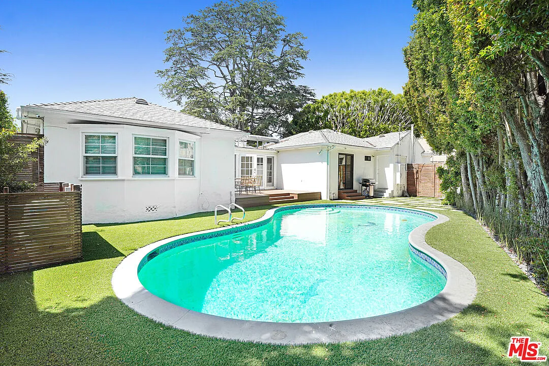Photo 1 of 15 - 1216 Peck Dr - Los Angeles, CA Primary Photo - 1216 Peck Dr