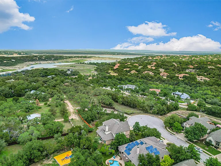 223 Lake Como Dr — Photo 37