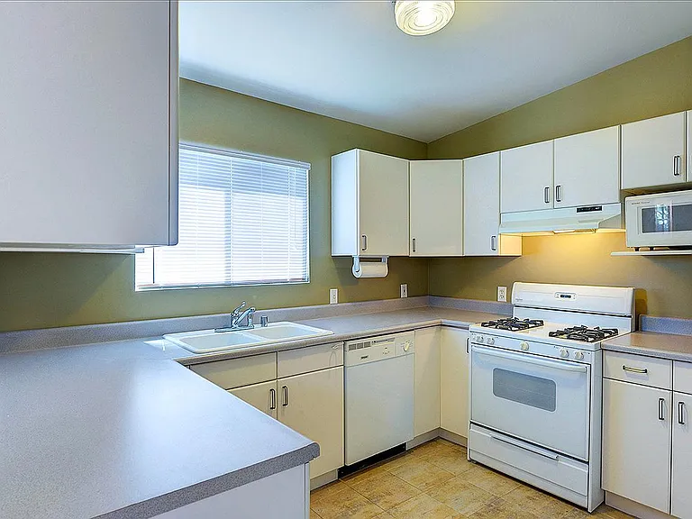 132 S Sweetzer Ave #2G — Photo 8