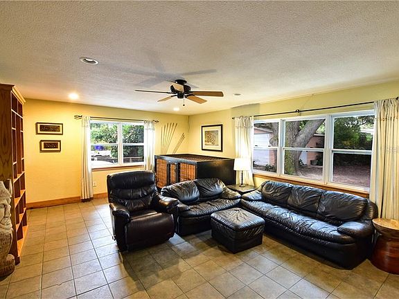 3rd image of 660 Avenue O SE