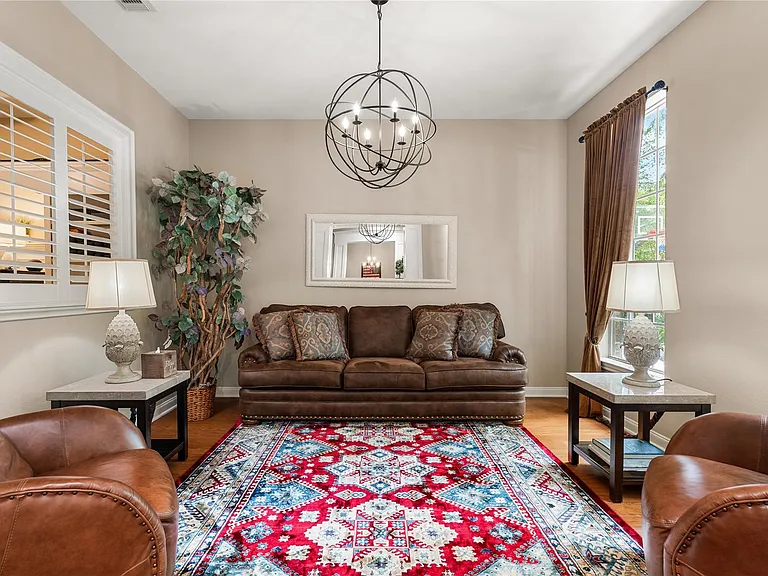 131 E Beckonvale Cir — Photo 15