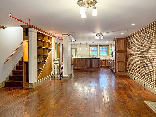 3rd image of 296 Manhattan Ave #1