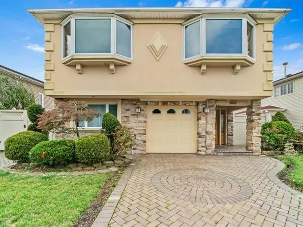 124 Forest St, Staten Island, NY 10314