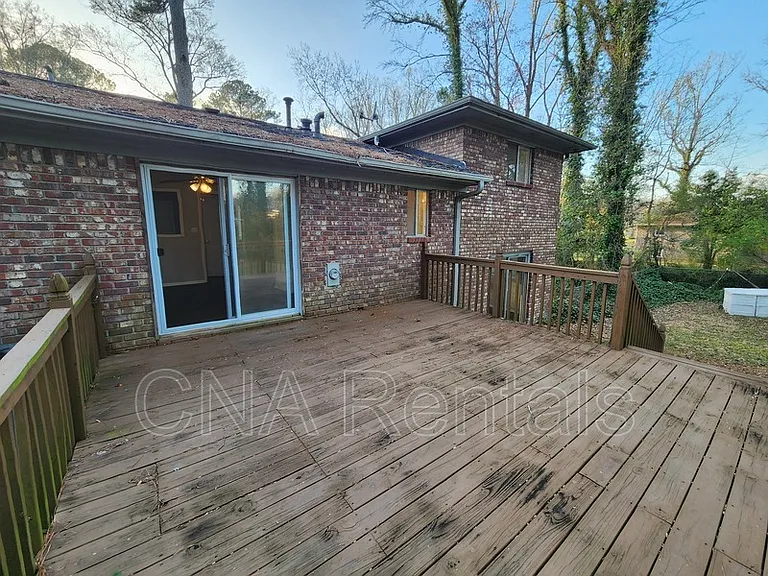 3146 Vandiver Dr — Photo 9