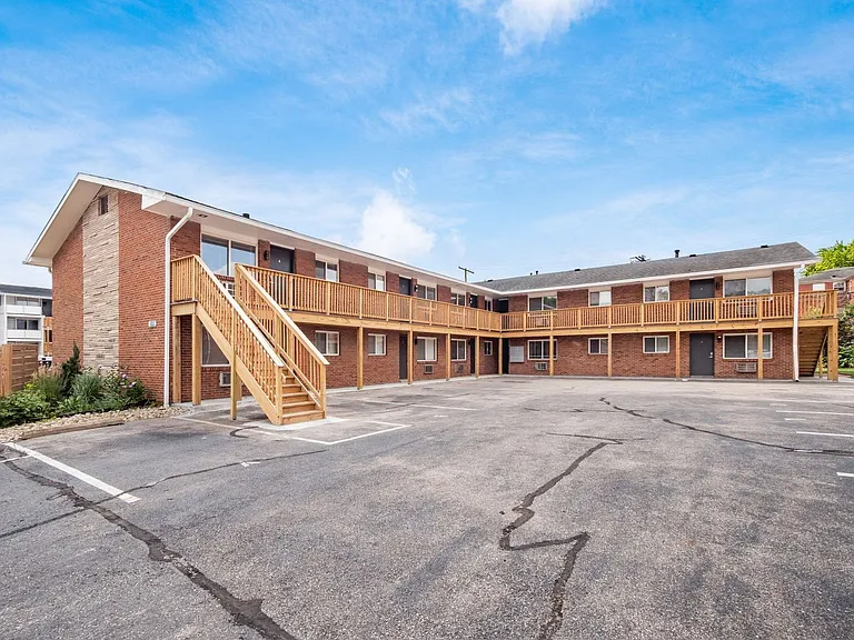 593 Riverview Dr #K — Photo 1