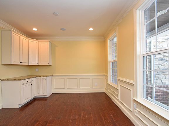 3rd image of 1607 Kings Ct