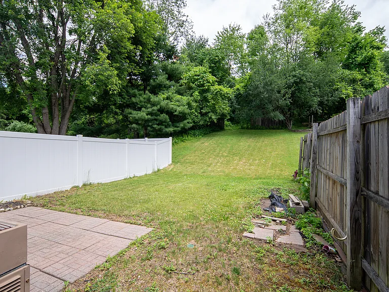 22 Lexington Dr — Photo 32