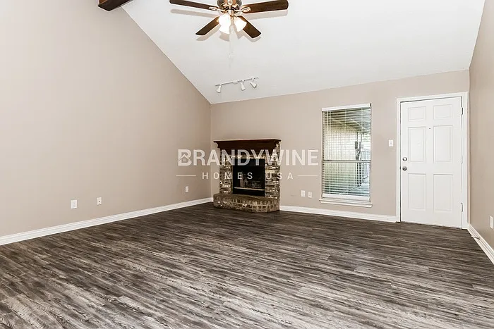 2305 Randi Rd — Photo 3