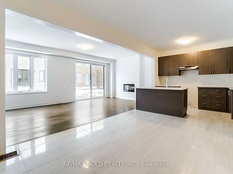 26 Del Grappa St — Photo 9