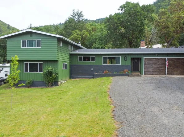 359 Crest Dr, Myrtle Creek, OR 97457