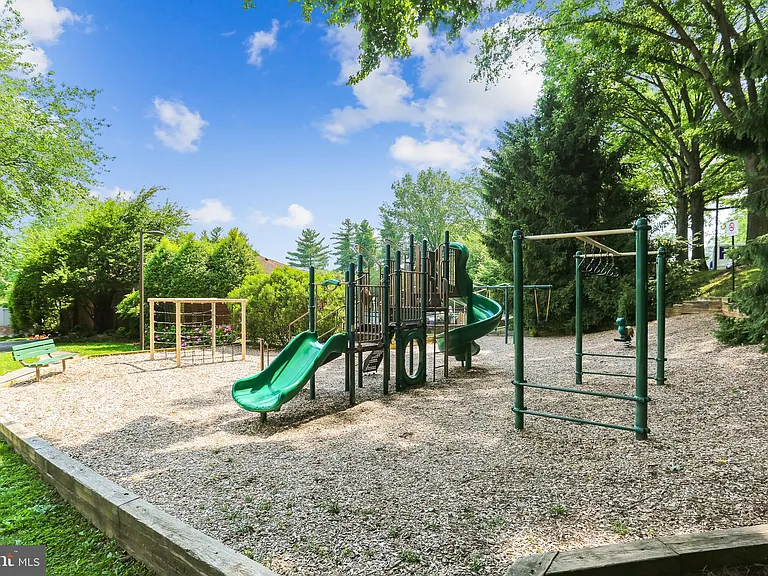 7561 Heatherton Ln — Photo 39