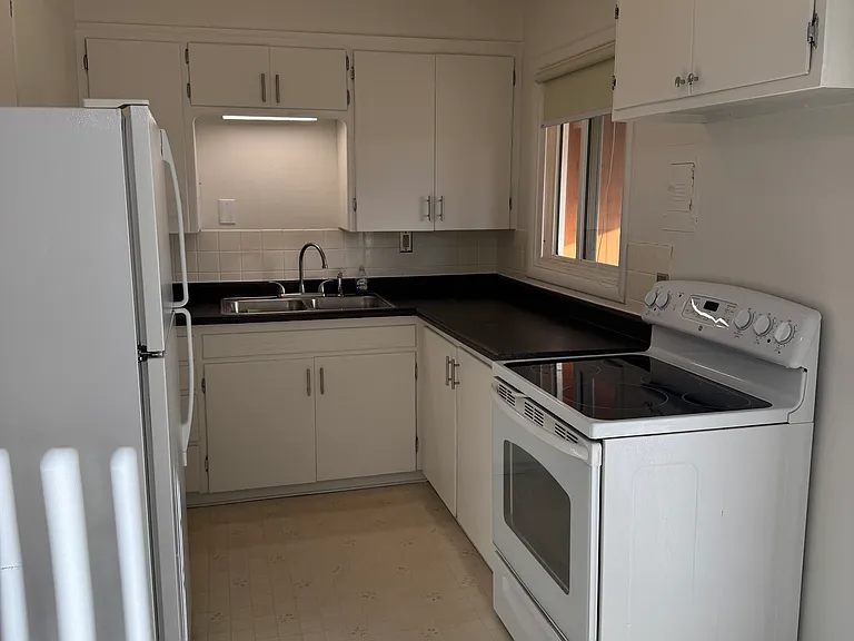 706 6th Ave NW — Photo 8