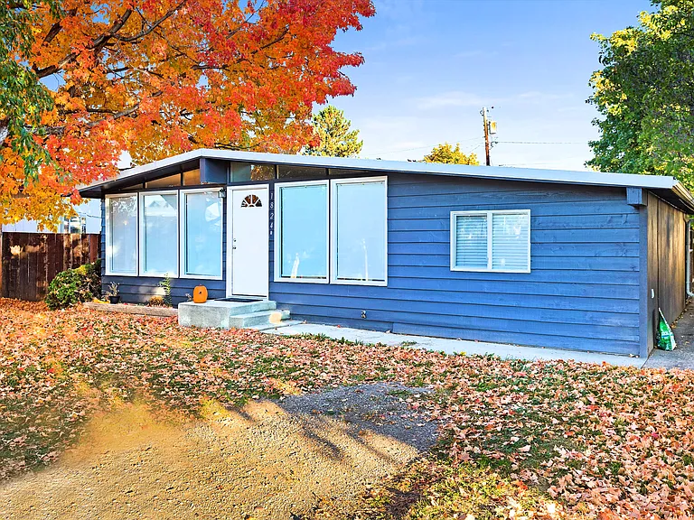 1824 Howell St — Photo 31