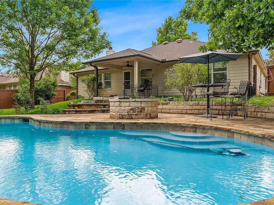 1st image of 405 Plumbago Dr