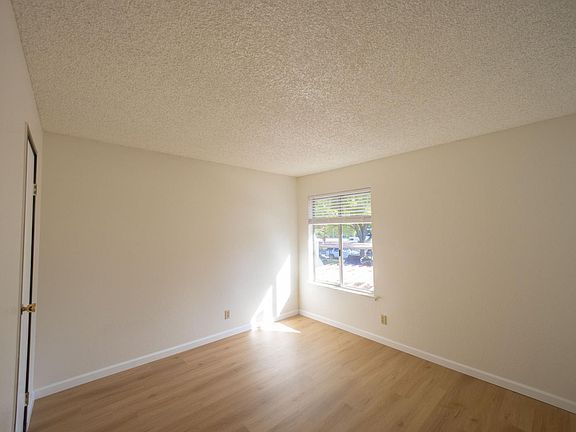 3rd image of 4604 Neil Rd APT 158