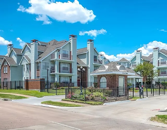 10630 Westbrae Pkwy — Photo 1