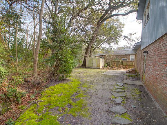 5th image of 14 Huguenot Ave
