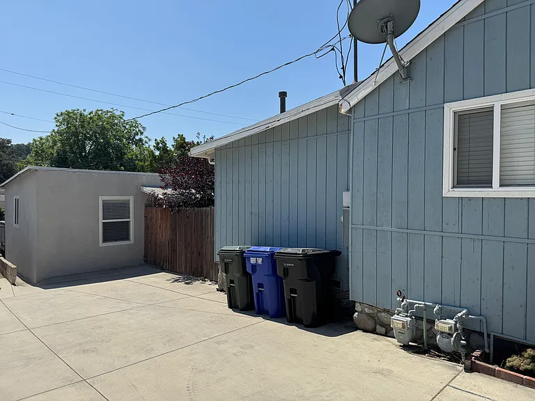 2137 1/2 Glenada Ave — Photo 11
