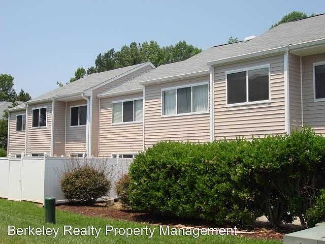 2nd image of 3833 Staffordshire Ln