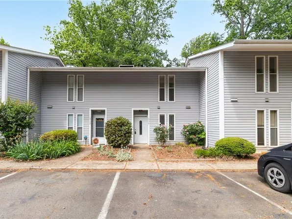 3730 Heathrow Dr, Winston Salem, NC 27127