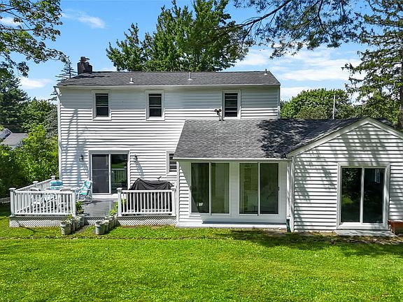 3rd image of 1117 Hillside Dr