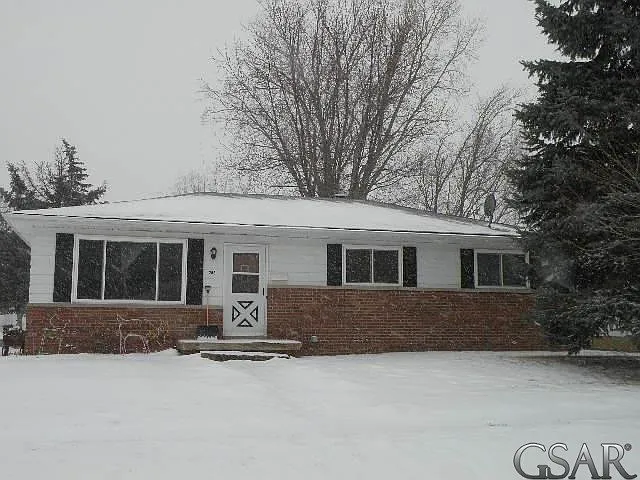 206 E John St photo 1
