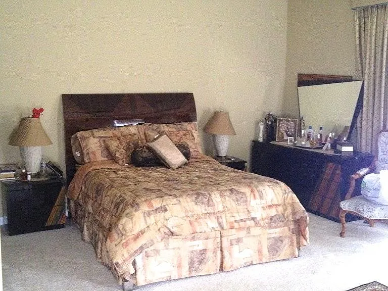 Grand Master Bedroom 18'x22'