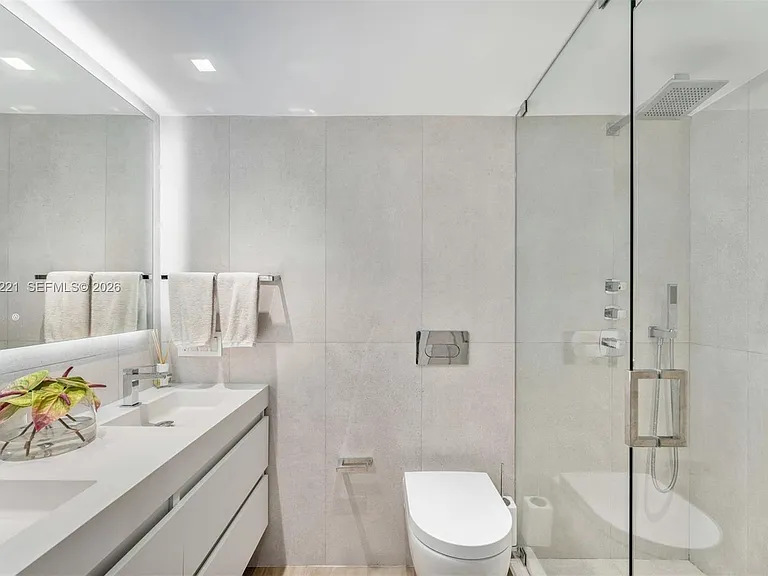 2301 Collins Ave #902 — Photo 16
