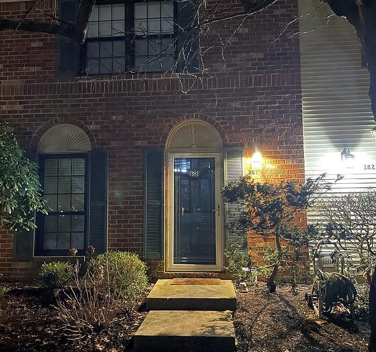 1st image of 381 Bromley Pl