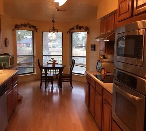 5th image of 2806 Poplar Creek Ln