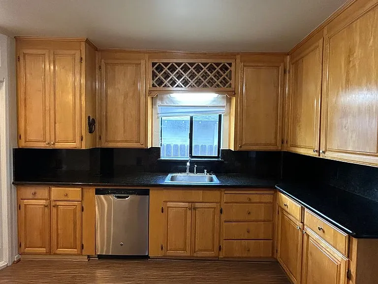 1250 Sally Street — Photo 6