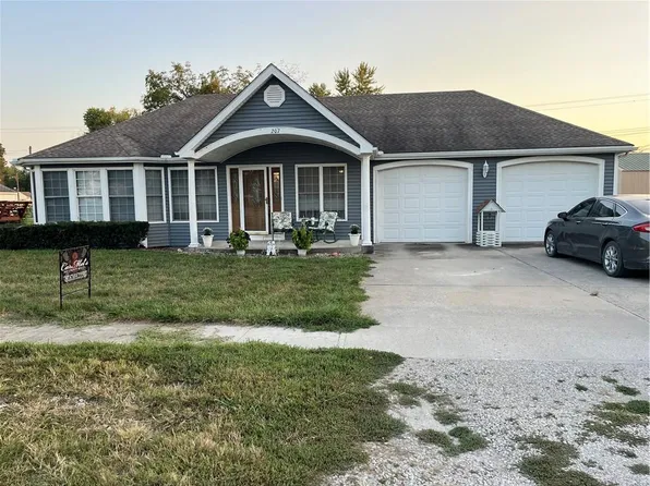 207 W Elm St, Orrick, MO 64077