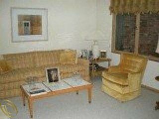 4th image of 10835 Vernon Ave
