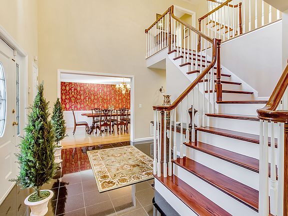 3rd image of 8 Josephine Blvd