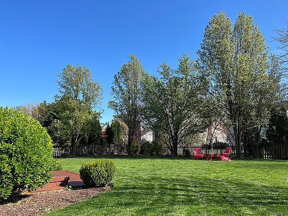 5th image of 211 Foxborough Dr SW