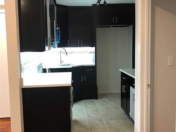 3rd image of 14233 Rockaway Blvd
