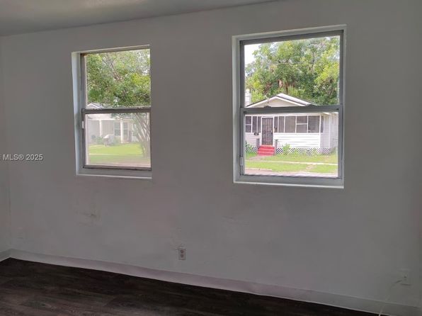 jacksonville-florida-154611076 picture